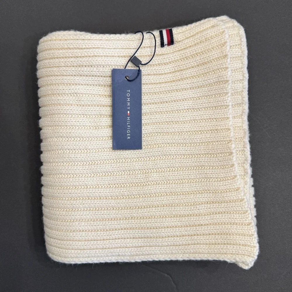 Tommy Hilfiger Unisex Winter White Knit Scarf with Logo Cream One Size NEW